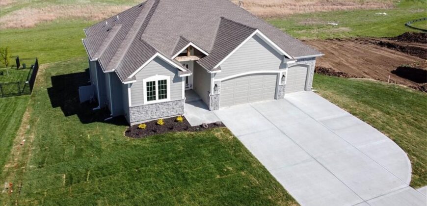 17507 Grey Hawke Ridge, Smithville, MO 64089