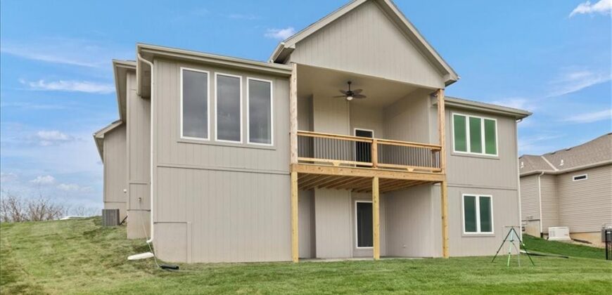 17507 Grey Hawke Ridge, Smithville, MO 64089