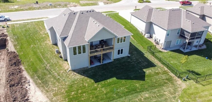 17507 Grey Hawke Ridge, Smithville, MO 64089