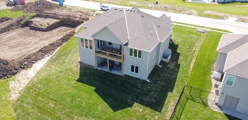 17507 Grey Hawke Ridge, Smithville, MO 64089