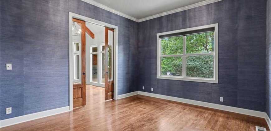 5950 N Saline Avenue, Kansas City, MO 64151