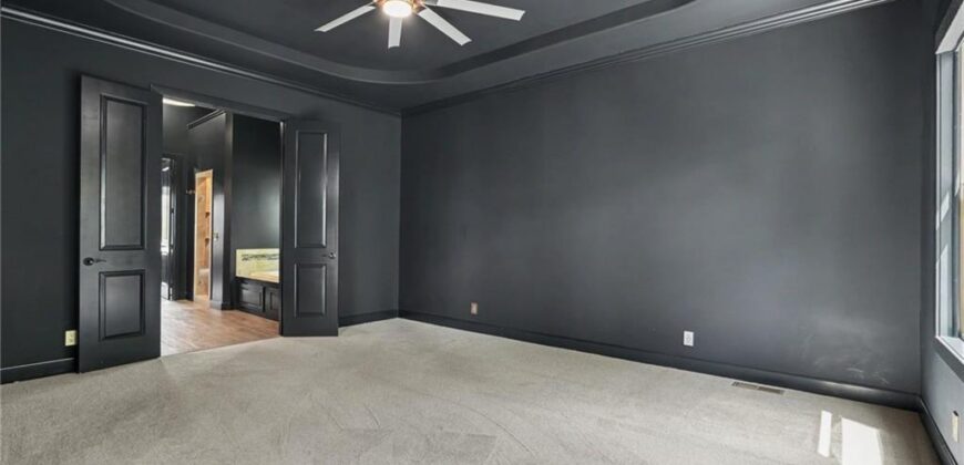 5950 N Saline Avenue, Kansas City, MO 64151