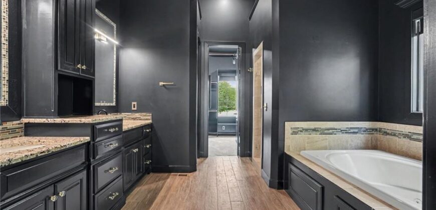5950 N Saline Avenue, Kansas City, MO 64151