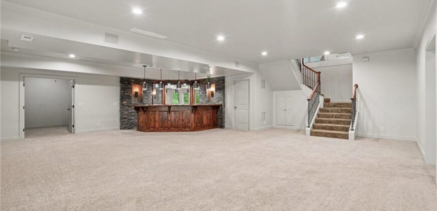 5950 N Saline Avenue, Kansas City, MO 64151