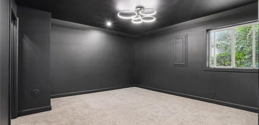 5950 N Saline Avenue, Kansas City, MO 64151