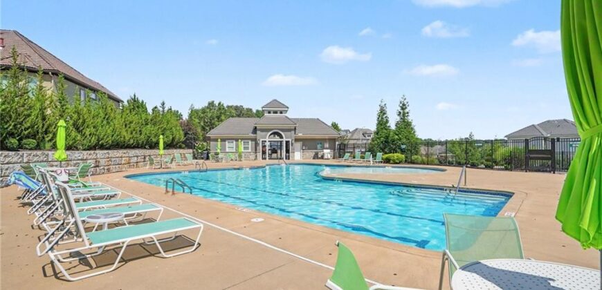 5950 N Saline Avenue, Kansas City, MO 64151