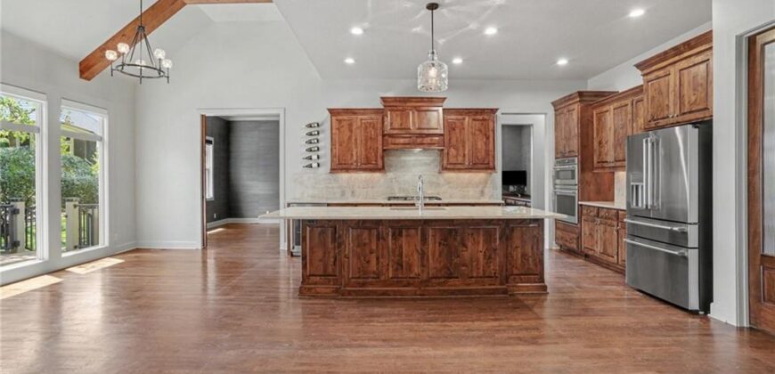 5950 N Saline Avenue, Kansas City, MO 64151