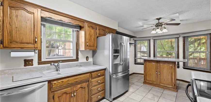 8210 N Virginia Avenue, Kansas City, MO 64118