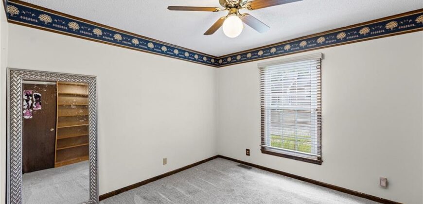 8210 N Virginia Avenue, Kansas City, MO 64118