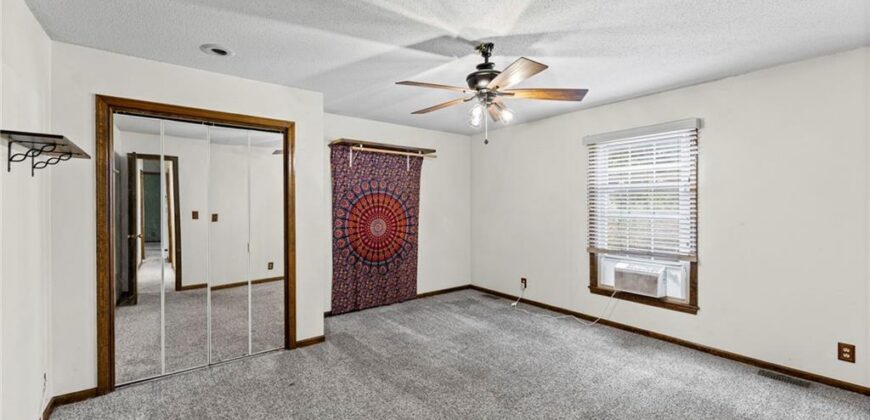 8210 N Virginia Avenue, Kansas City, MO 64118