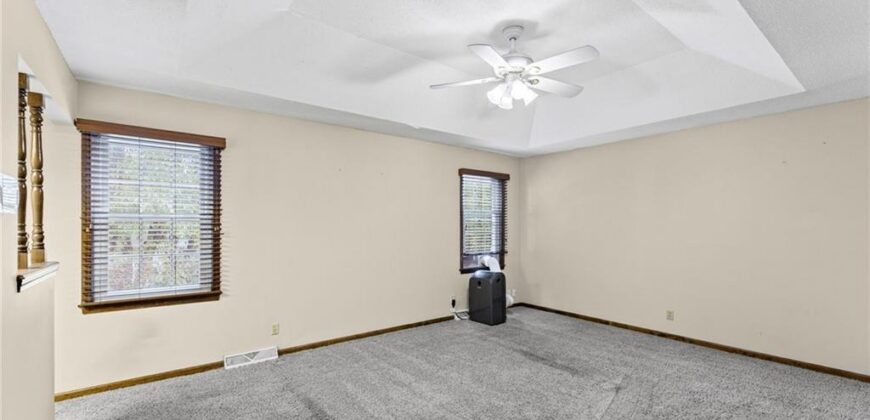 8210 N Virginia Avenue, Kansas City, MO 64118