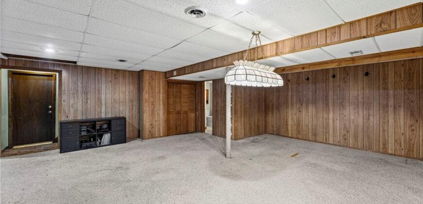 8210 N Virginia Avenue, Kansas City, MO 64118