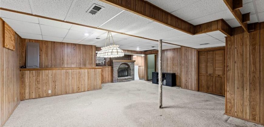 8210 N Virginia Avenue, Kansas City, MO 64118