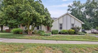 8210 N Virginia Avenue, Kansas City, MO 64118