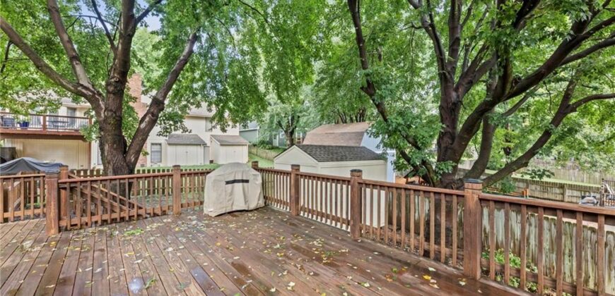 8210 N Virginia Avenue, Kansas City, MO 64118