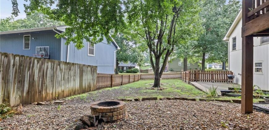 8210 N Virginia Avenue, Kansas City, MO 64118