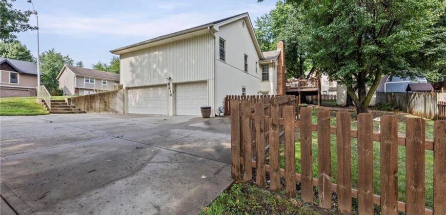 8210 N Virginia Avenue, Kansas City, MO 64118