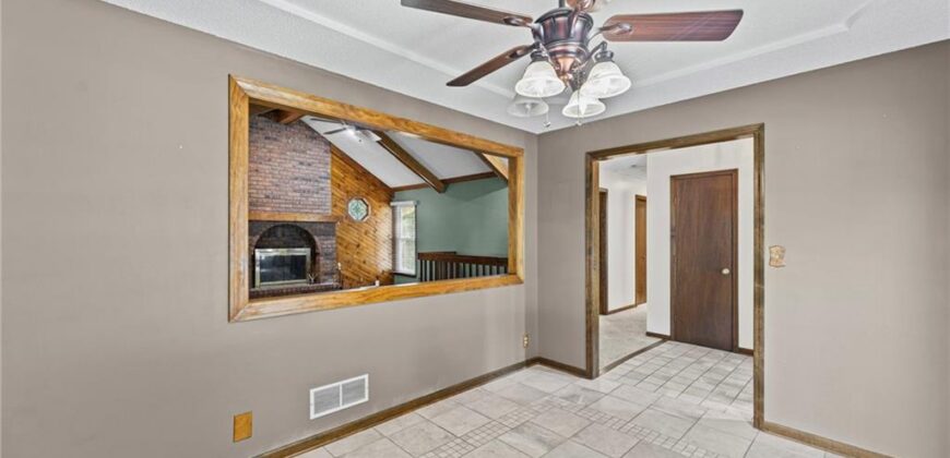 8210 N Virginia Avenue, Kansas City, MO 64118