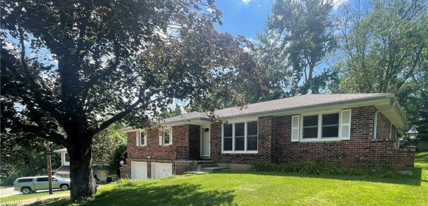 7724 NW Eastside Drive, Weatherby Lake, MO 64152