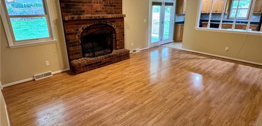 7724 NW Eastside Drive, Weatherby Lake, MO 64152