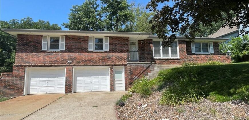 7724 NW Eastside Drive, Weatherby Lake, MO 64152