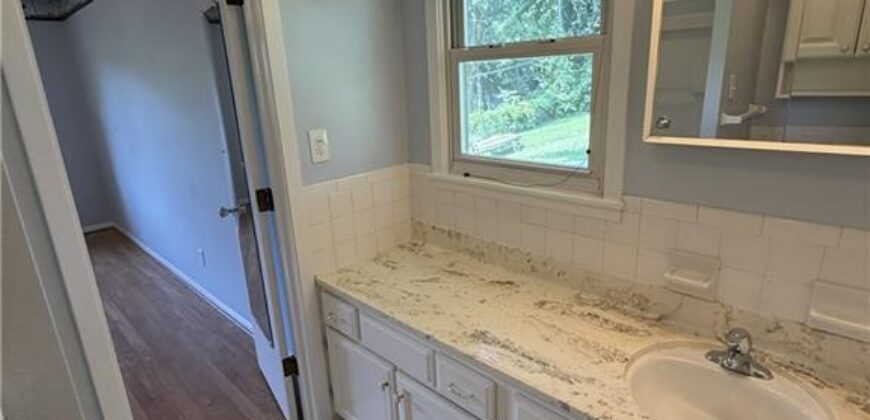 7724 NW Eastside Drive, Weatherby Lake, MO 64152