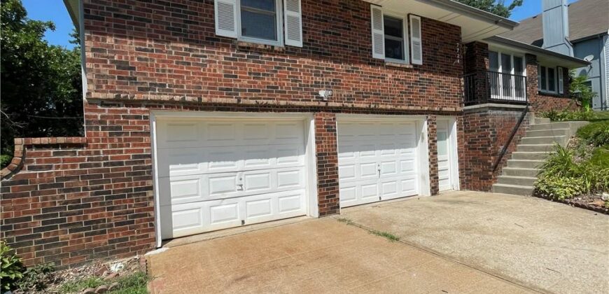 7724 NW Eastside Drive, Weatherby Lake, MO 64152