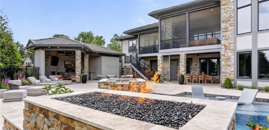 8085 Green Glades Court, Kansas City, MO 64152