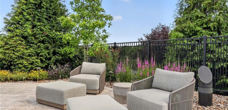 8085 Green Glades Court, Kansas City, MO 64152