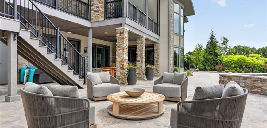 8085 Green Glades Court, Kansas City, MO 64152