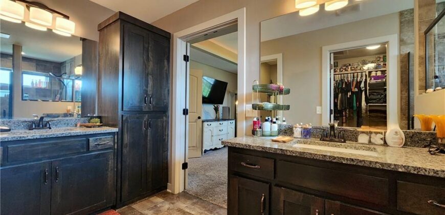7604 N Amoret Avenue, Kansas City, MO 64151