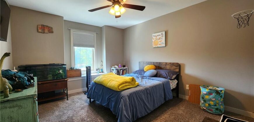 7604 N Amoret Avenue, Kansas City, MO 64151