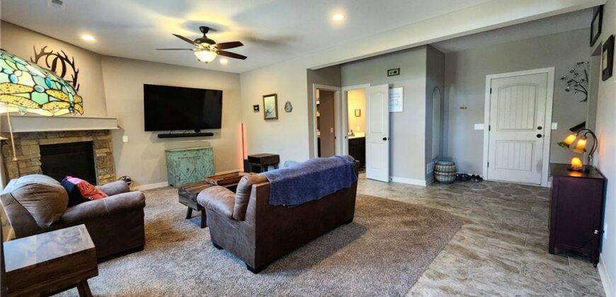 7604 N Amoret Avenue, Kansas City, MO 64151