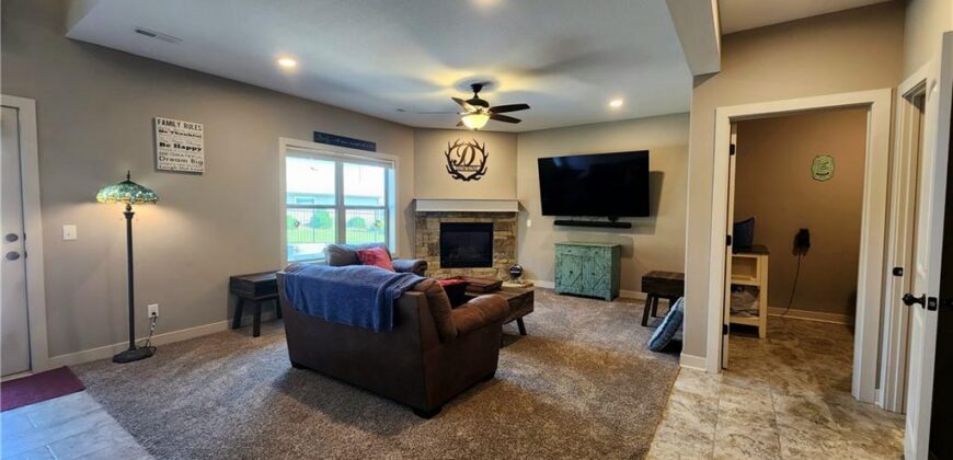 7604 N Amoret Avenue, Kansas City, MO 64151