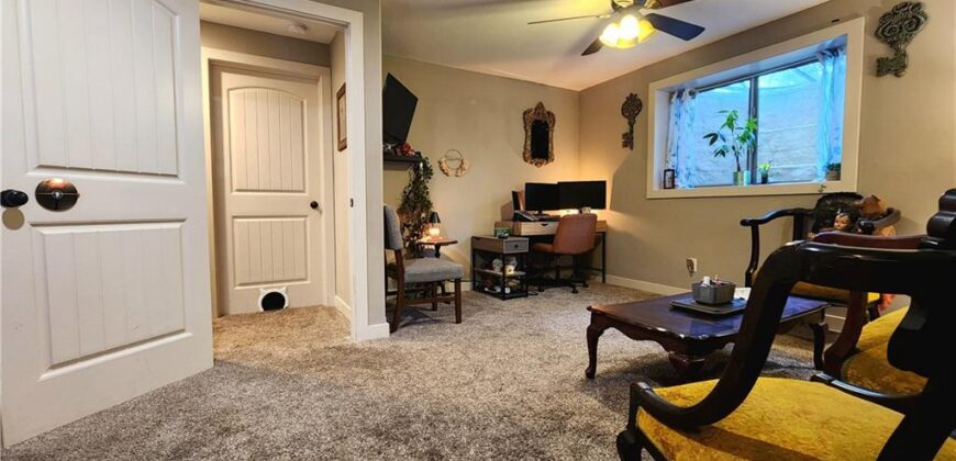 7604 N Amoret Avenue, Kansas City, MO 64151