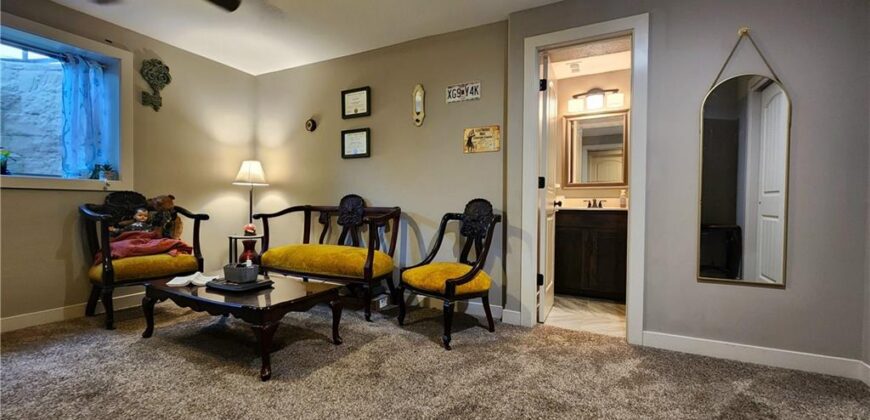 7604 N Amoret Avenue, Kansas City, MO 64151