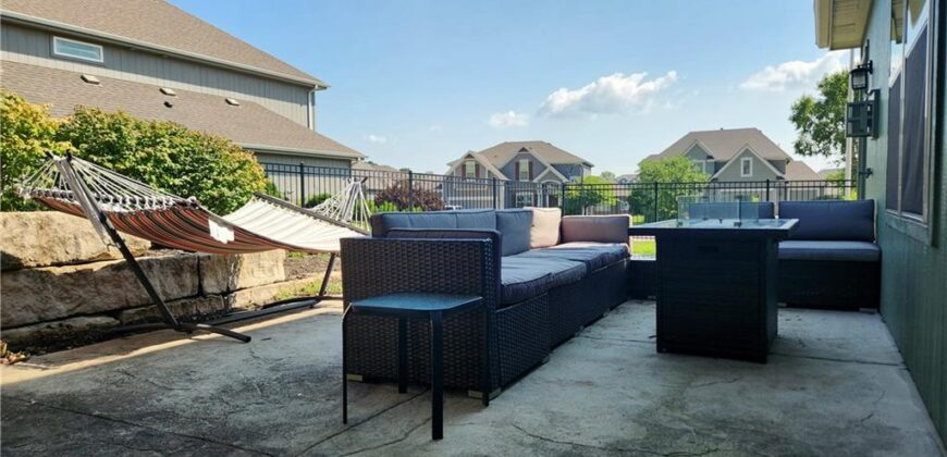 7604 N Amoret Avenue, Kansas City, MO 64151