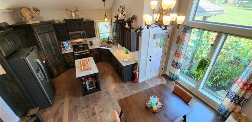 7604 N Amoret Avenue, Kansas City, MO 64151