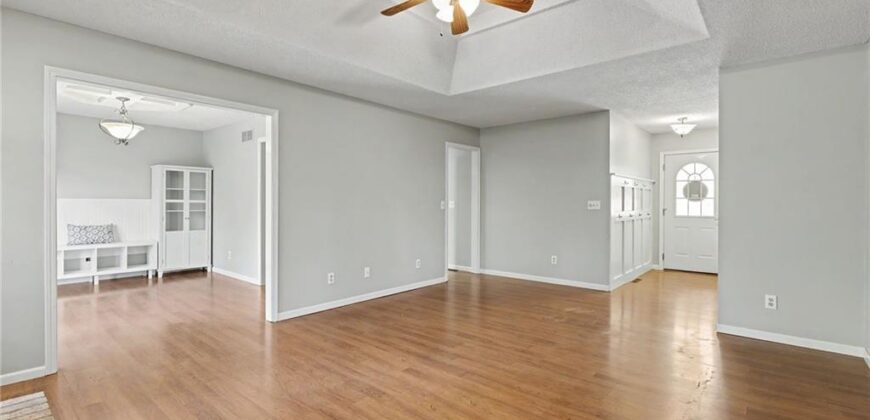 17 Sandi Circle, Dearborn, MO 64439