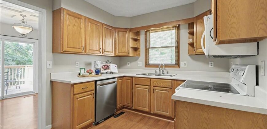 17 Sandi Circle, Dearborn, MO 64439