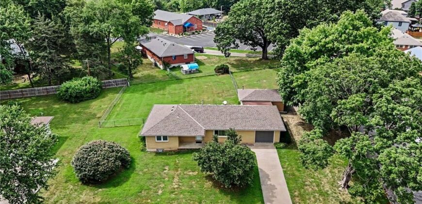 108 Highland Drive, Smithville, MO 64089