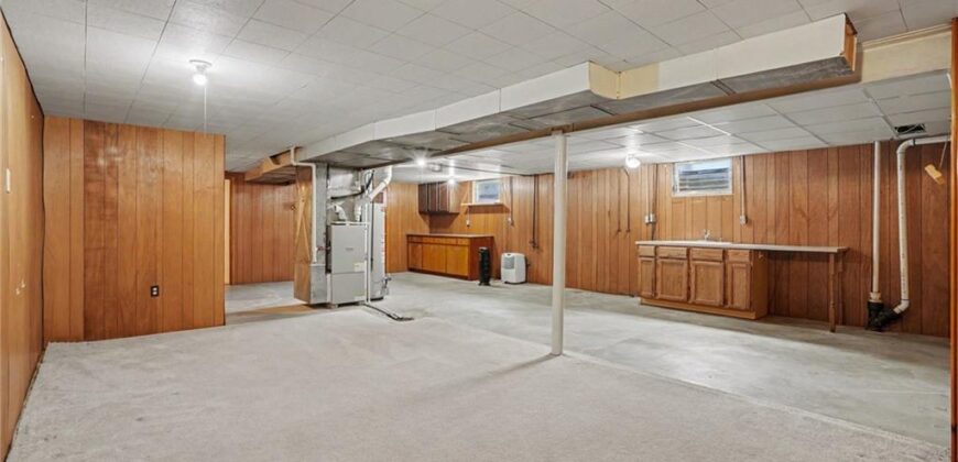 108 Highland Drive, Smithville, MO 64089