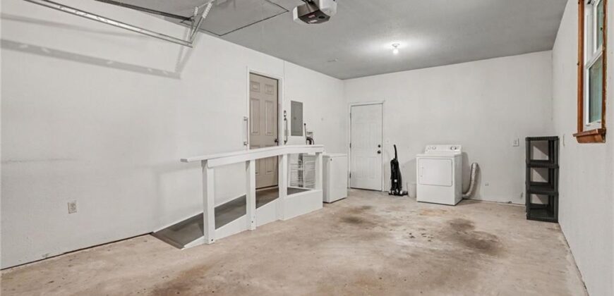108 Highland Drive, Smithville, MO 64089