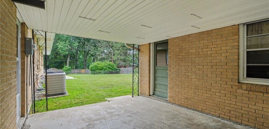 108 Highland Drive, Smithville, MO 64089