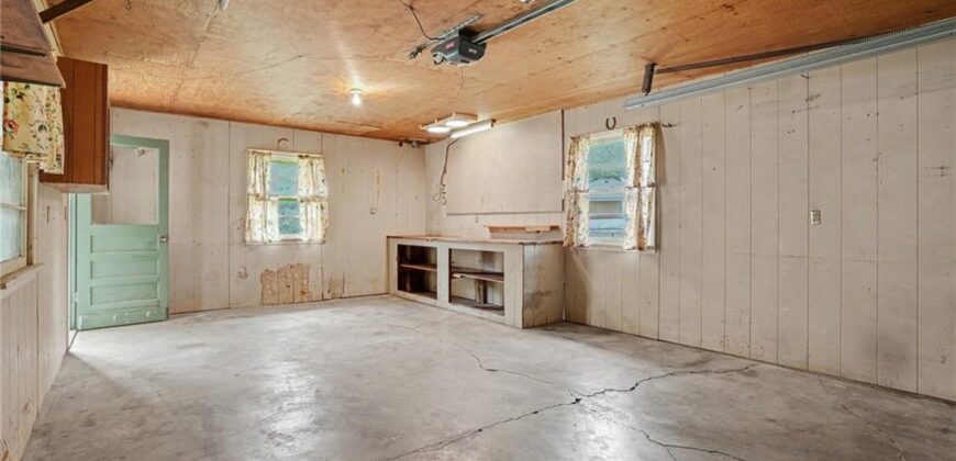 108 Highland Drive, Smithville, MO 64089