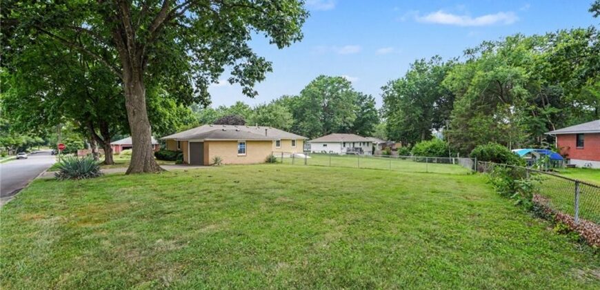 108 Highland Drive, Smithville, MO 64089