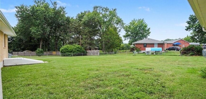 108 Highland Drive, Smithville, MO 64089