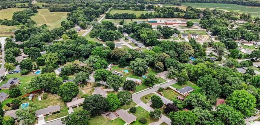 108 Highland Drive, Smithville, MO 64089