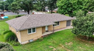 108 Highland Drive, Smithville, MO 64089