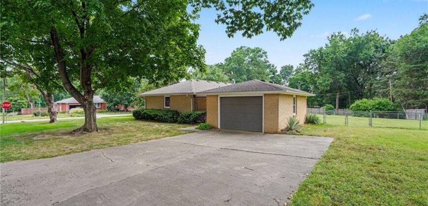 108 Highland Drive, Smithville, MO 64089